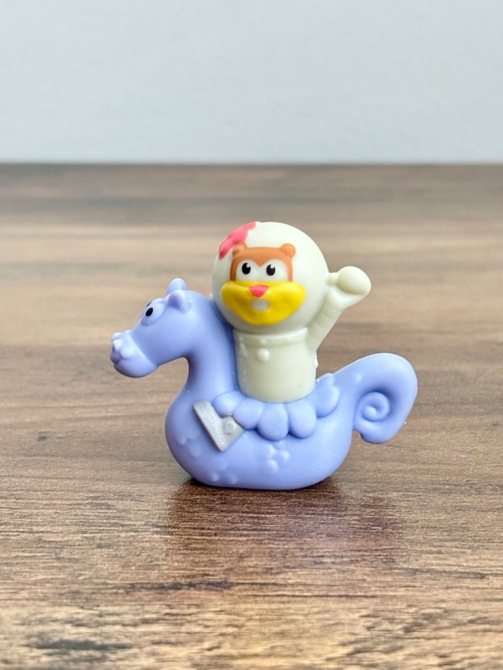 VINTAGE SpongeBob SquarePants Sandy Cheeks On Seahorse Figure Burger King Toy